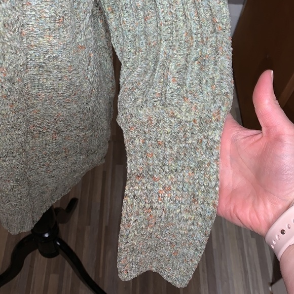 Moon & Madison green speckled turtleneck sweater! - Picture 3 of 5